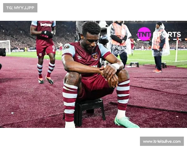 曼联安东尼高清壁纸，足球之王的优雅转身